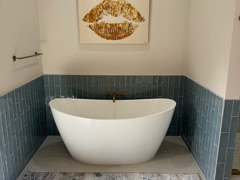 Primary bath with freestanding tub