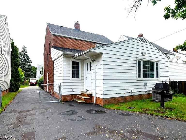 4438 Baintree Rd — Photo 37