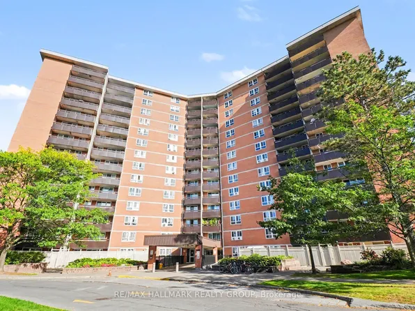 2020 Jasmine Cres #801, Ottawa, ON K1J 8K5