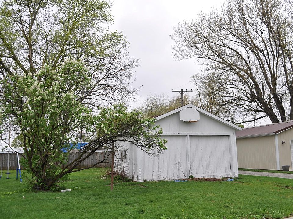 2nd image of 502 W 4th St