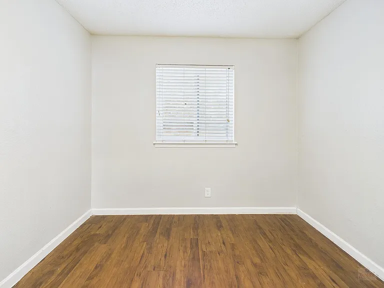 2401 Manor Rd #136 — Photo 9