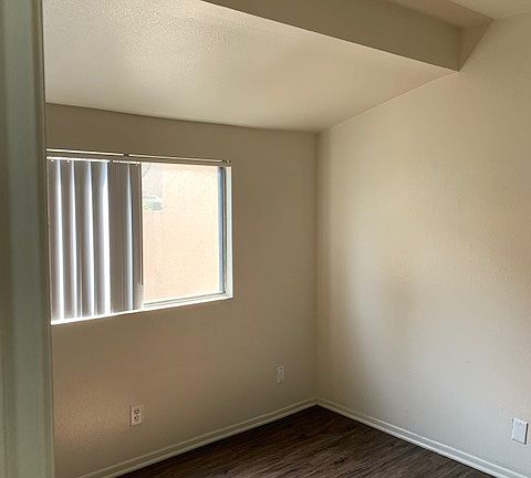 5th image of 815 S Walnut St #1