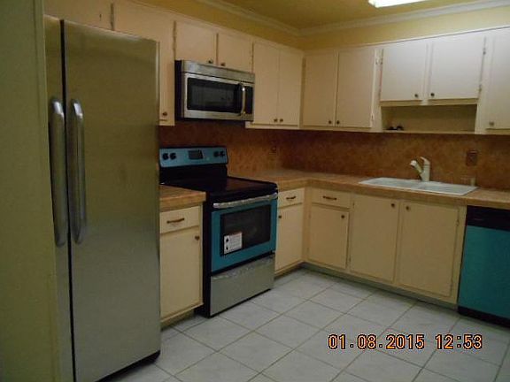 3rd image of 952 NW 29th Ave APT B