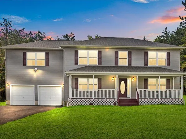 2270 Doe Dr, Long Pond, PA 18334