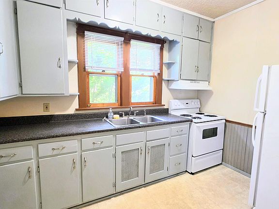 5th image of 415 Cutler St