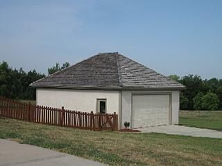 2nd image of 18180 Windsor Dr