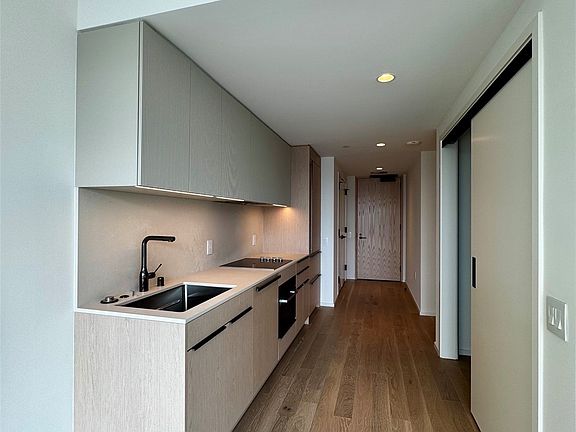 5th image of 333 Ward Ave #2913