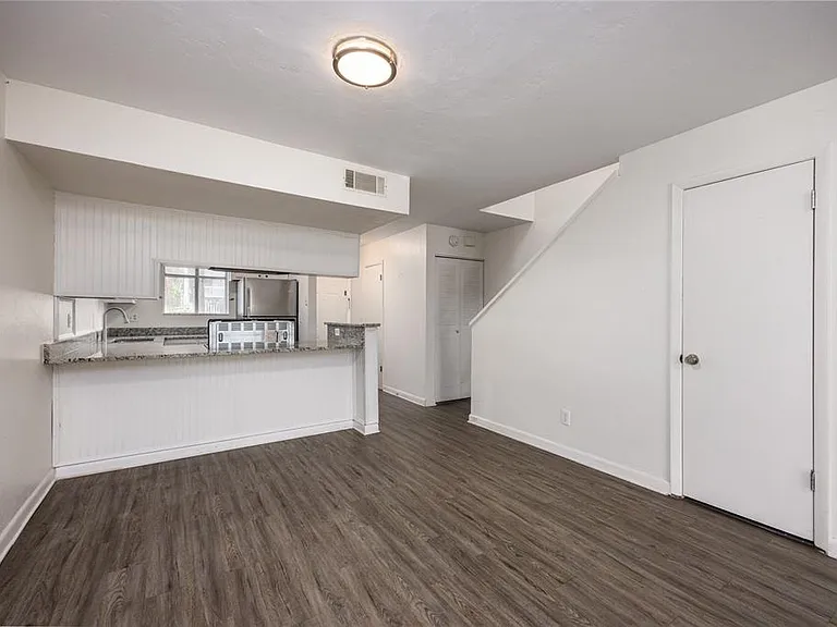 4411 SW 34th St #908 — Photo 8