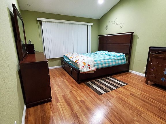 4th image of 36996 Meadowbrook Cmn APT 201