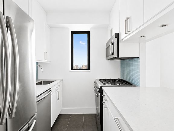 4th image of 45 E 25th St APT 36C