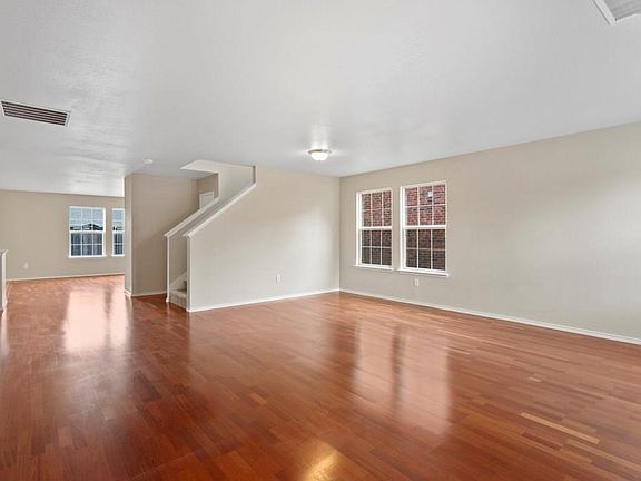 2nd image of 5439 Sabine Ln