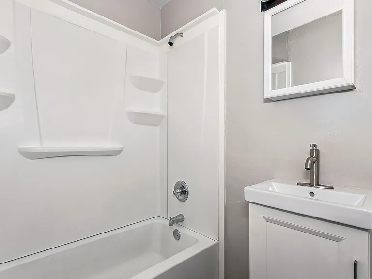 229 S Edwards St — Photo 10