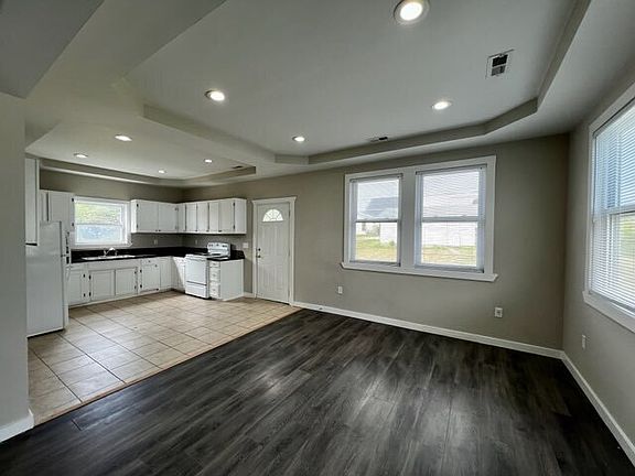 4th image of 606 W Adams St