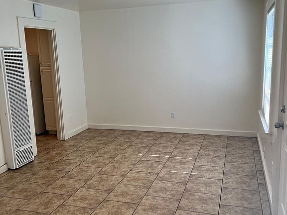 4th image of 409 E 12th St