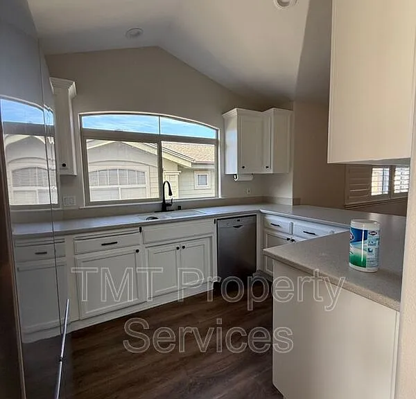 242 Lucas Ln — Photo 12