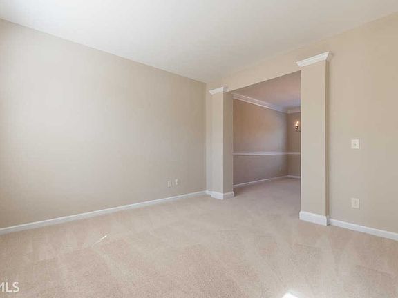 3rd image of 590 Ballyshannon Dr