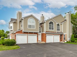 789 Grosse Pointe Cir, Vernon Hills, IL 60061