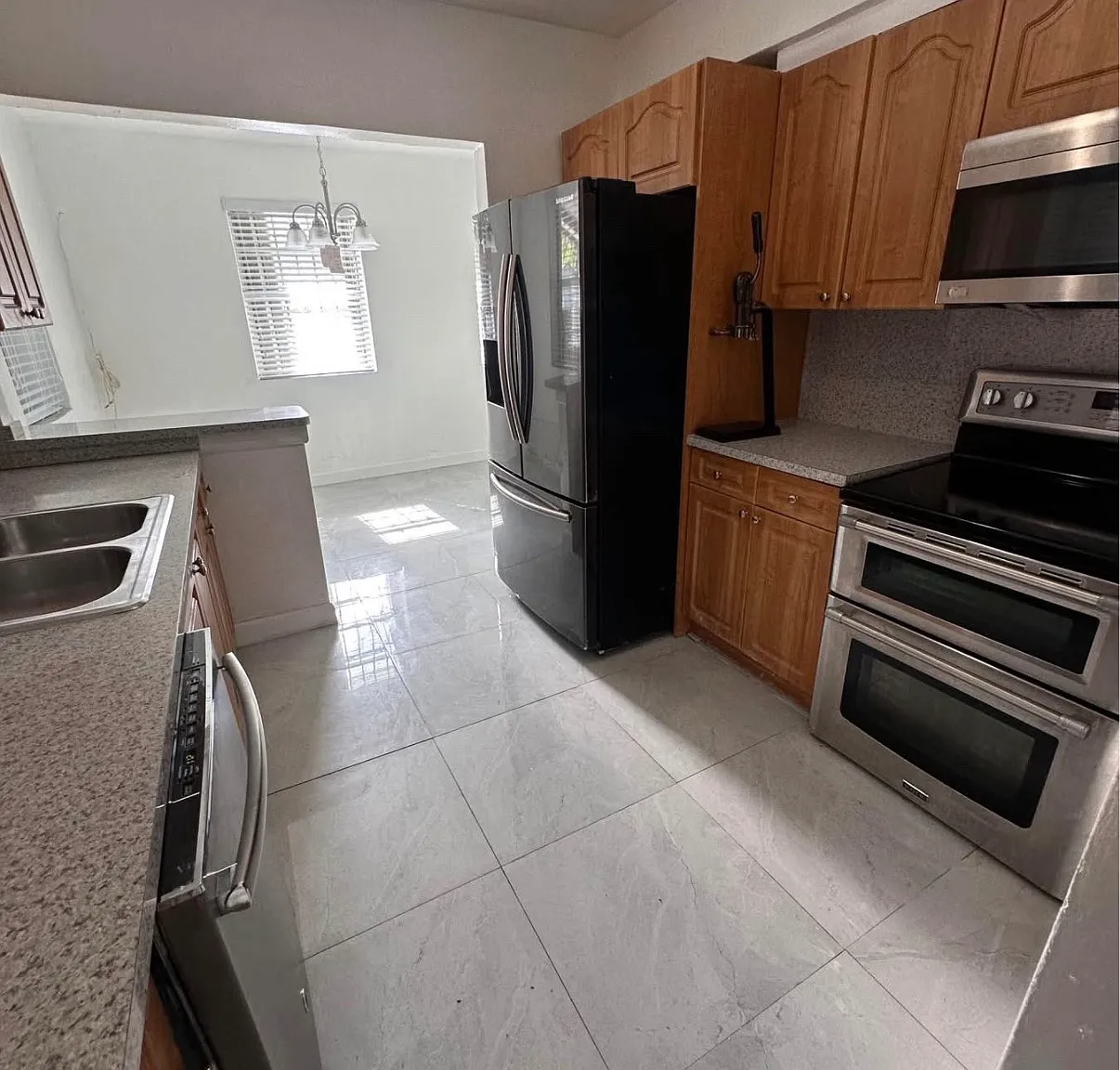 3 bed, $3,000 — Photo 3