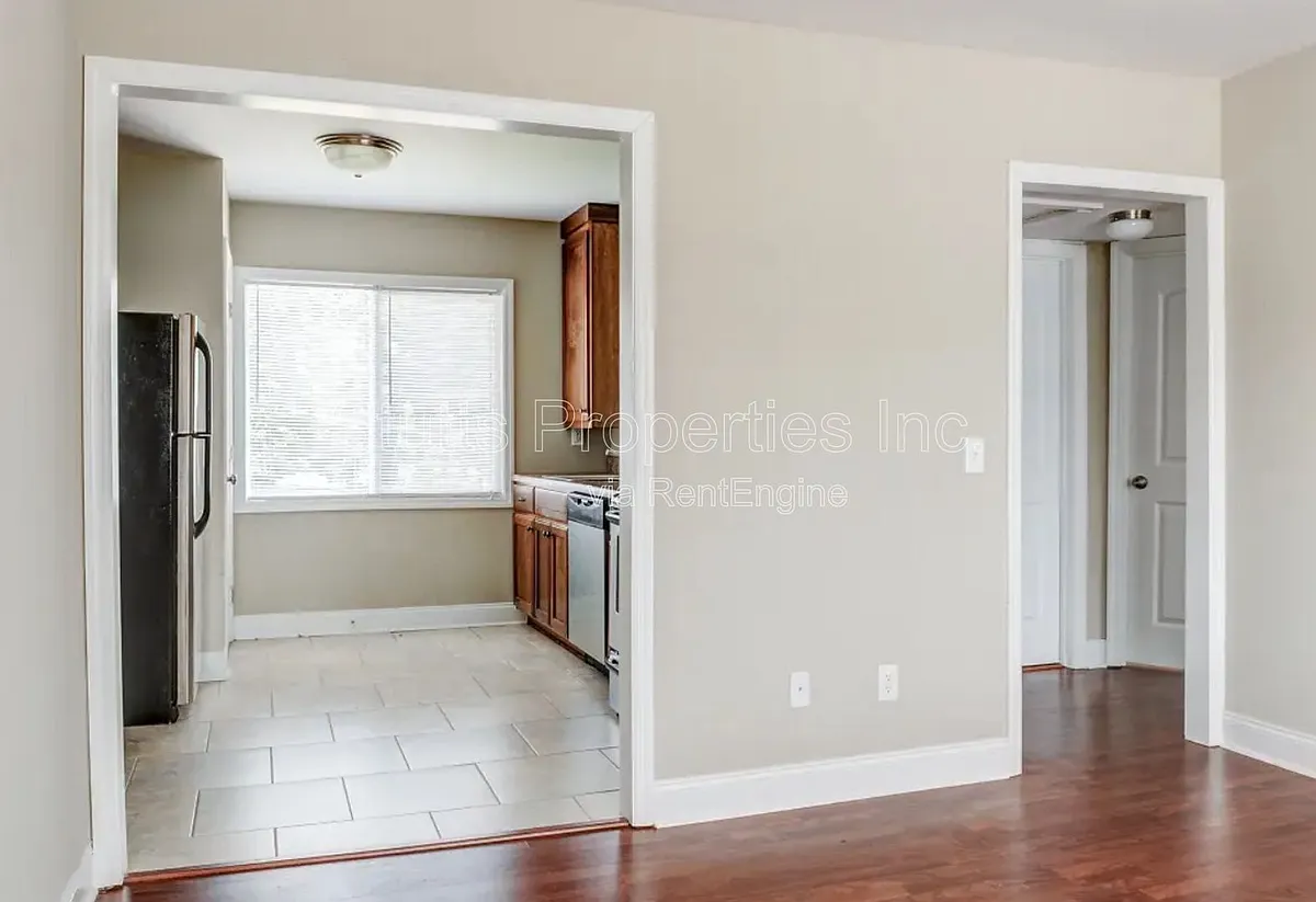 Building Photo - 1246 Graham Ave #6