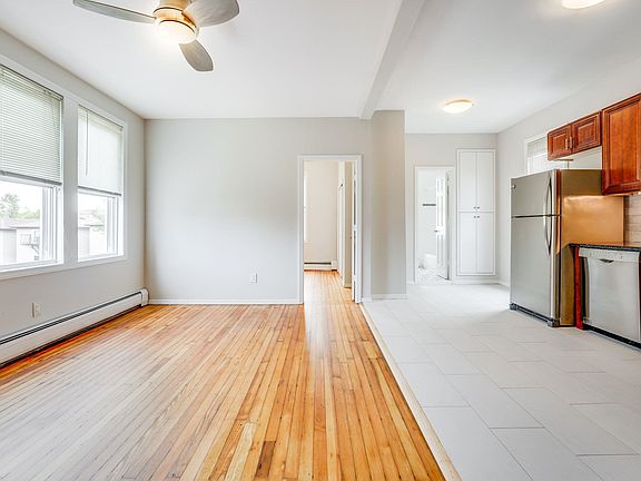 4th image of 27 Marion Pl APT 3