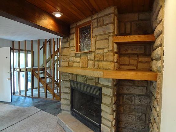 3rd image of 269 Queens Dr N