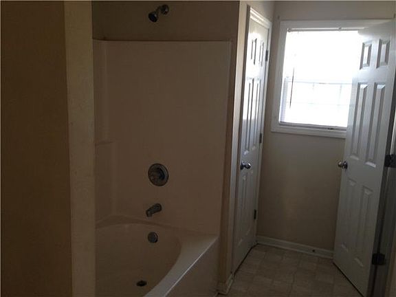 4th image of 3109 Deercreek Trl S