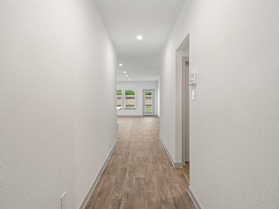 4th image of 627 Hidden Brook Dr