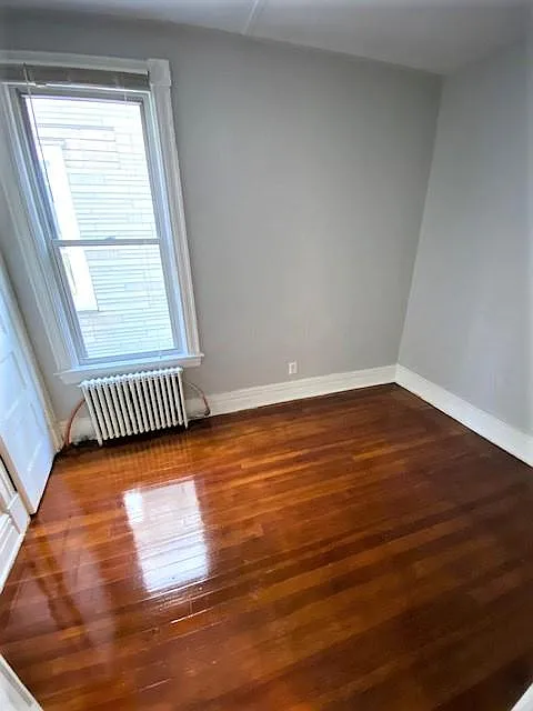 467 Hudson Ave — Photo 3