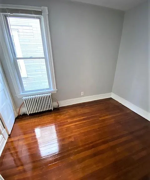 467 Hudson Ave — Photo 3
