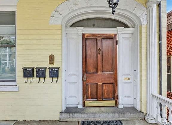 3rd image of 2601 W Grace St #U1