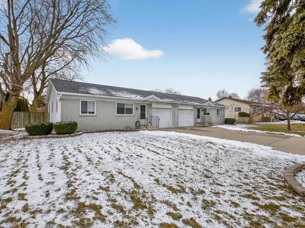 3490 Golfview Dr, Bay City, MI 48706