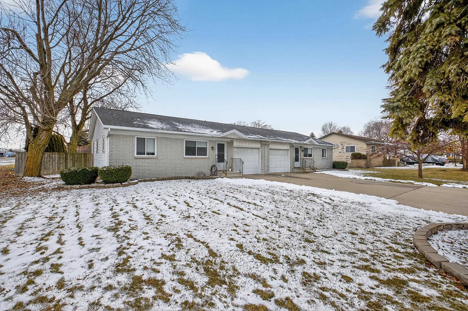 3490 Golfview Dr photo 1