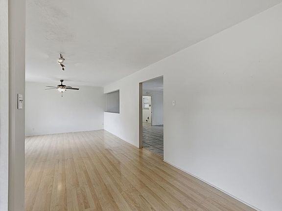 3rd image of 509 E Hendryx Ave
