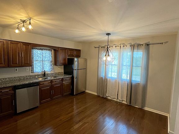 5th image of 1570 E Broadway St