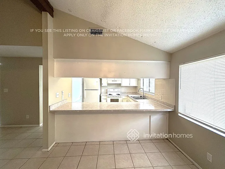 2501 E Timberlane Dr — Photo 3