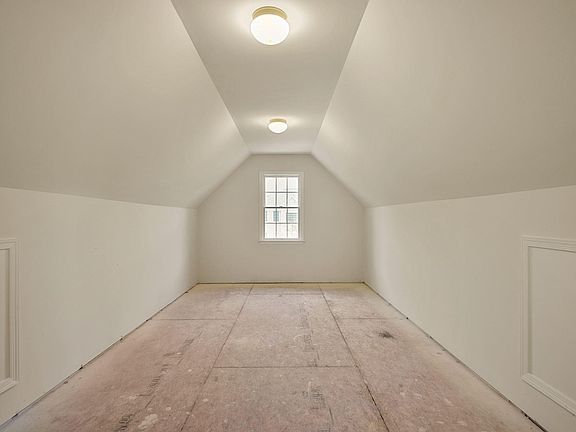 5th image of 22817 Queensbridge Dr
