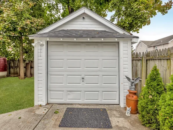 91-15 Vanderveer Street image 17 of 23