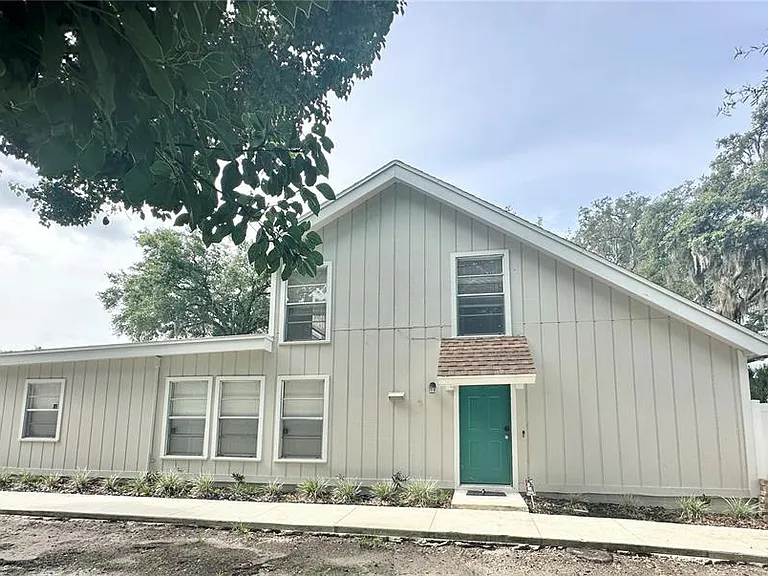 122 S Bulova Dr — Photo 2