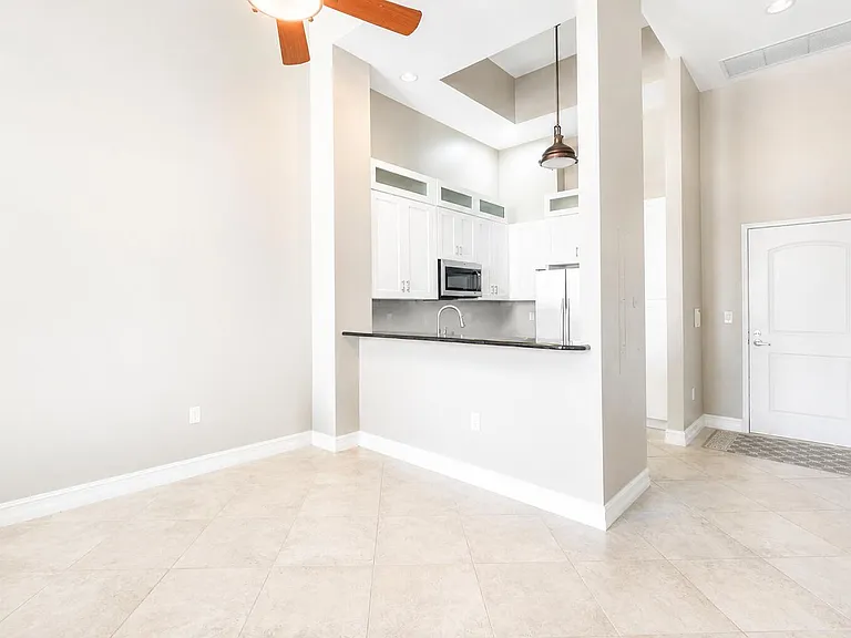 701 S Olive Ave #303 — Photo 3