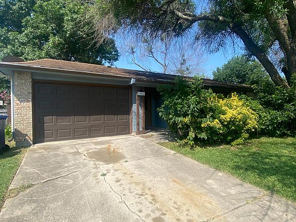 2nd image of 1902 White Oak Dr