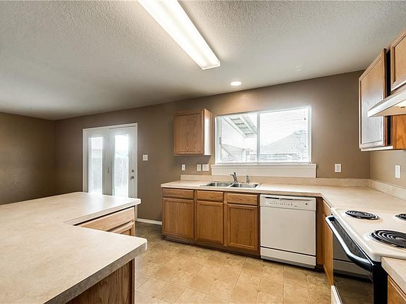5th image of 629 Redwing Dr