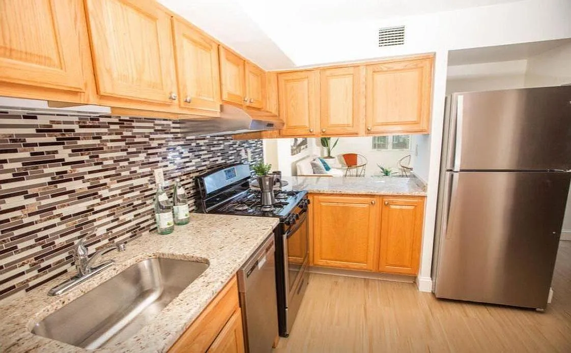 Castle Square Apartments — Photo 2