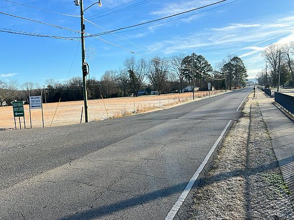 4th image of 208 E Pike Rd