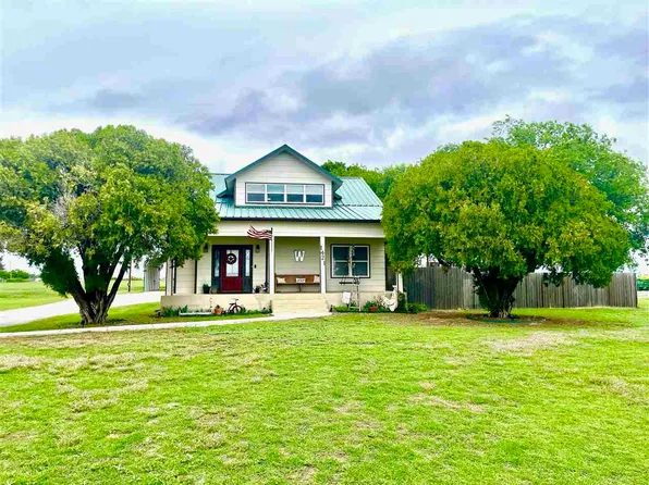 1421 E Gladstone Ave, Frederick, OK 73542