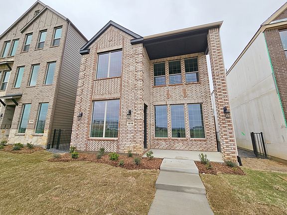 2nd image of 1510 Lake District Dr