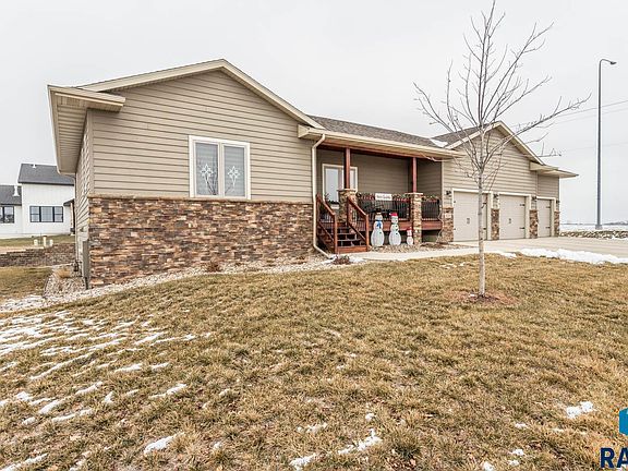 3rd image of 420 E Prairie Dr
