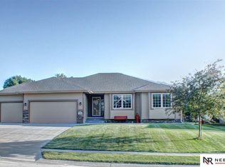 2111 Crest Ridge Dr, Papillion, NE 68133