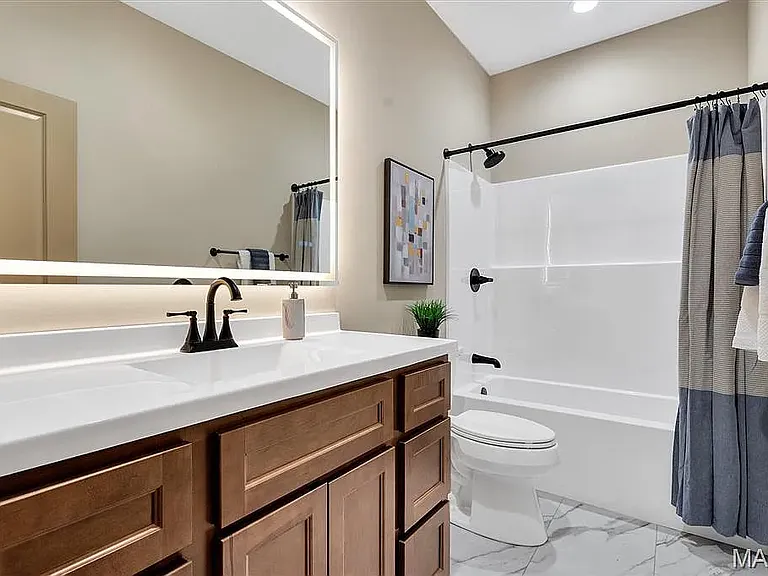 208 Walnut St — Photo 5