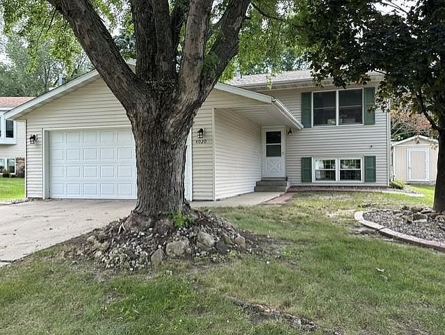 1st image of 4020 Baffin Ln NE