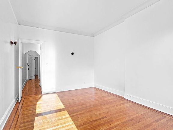 3rd image of 97 Perry St #11B